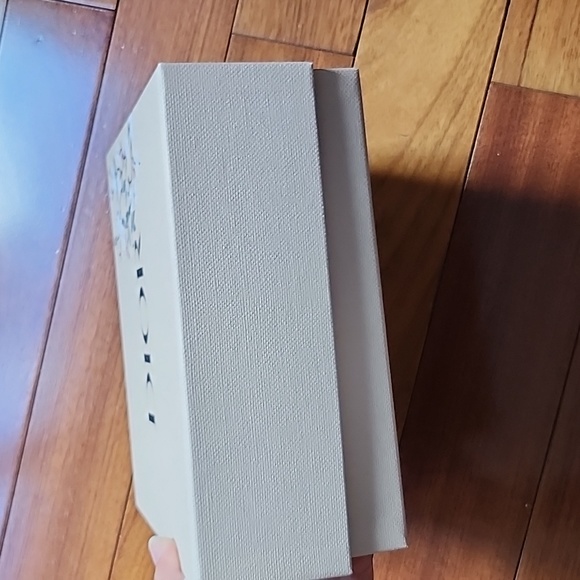 New! Mother's Day Limited Edition Dior Box - Picture 4 of 12